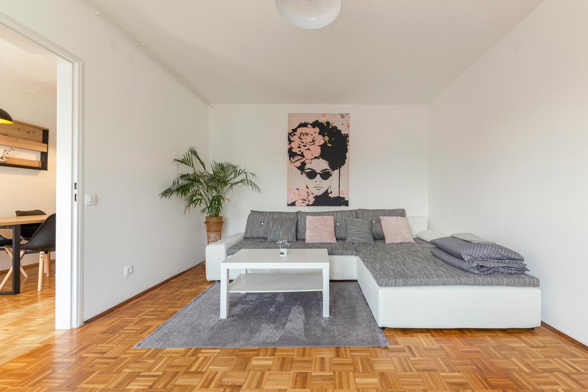 Cosy And Bright Apartment ลูบลิยานา ภายนอก รูปภาพ